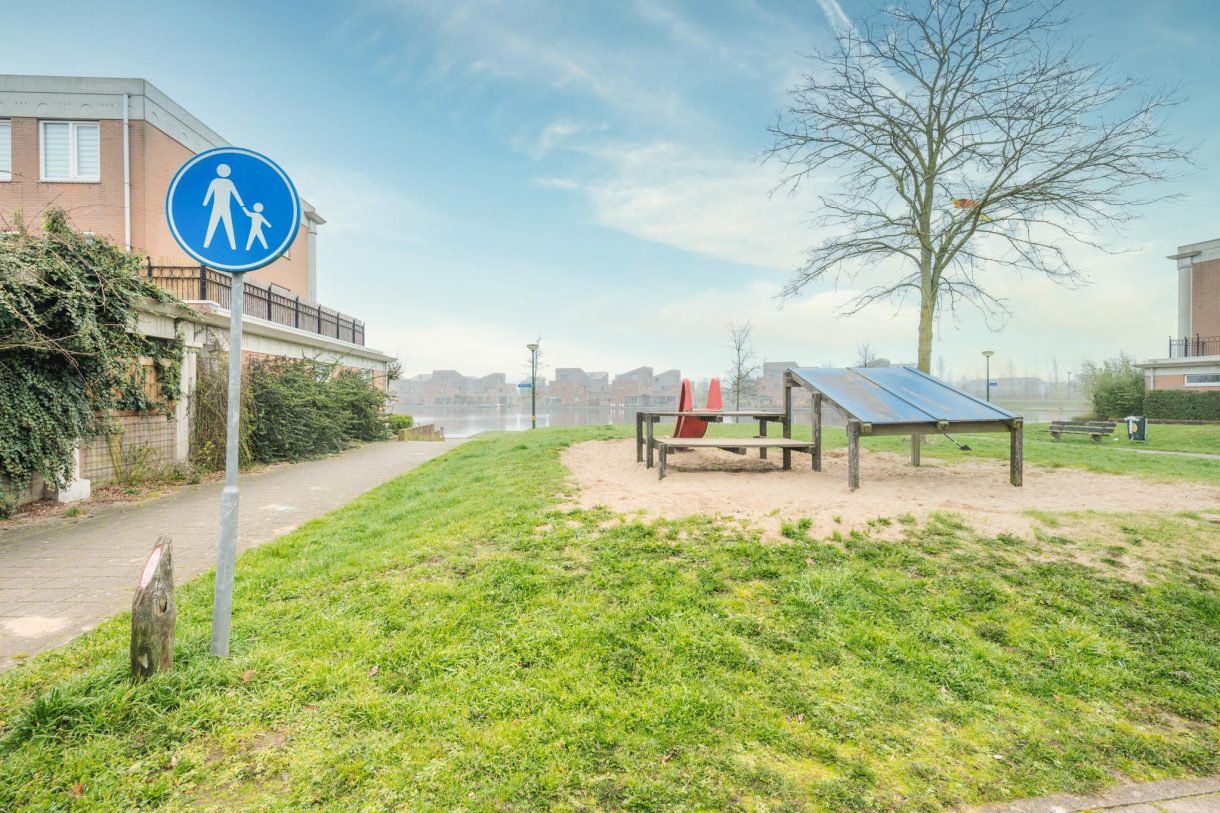 Te koop: Foto Woonhuis aan de Rimpelmos 12 in Houten